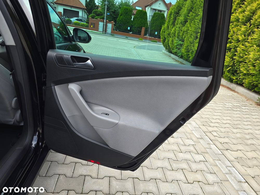 Volkswagen Passat 2.0 TDI DPF BlueMotion Technology Sportline - 22