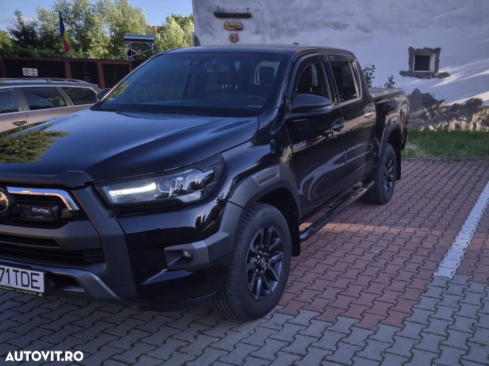 Toyota Hilux 2.8D 204CP 4x4 Double Cab AT Invincible - 2