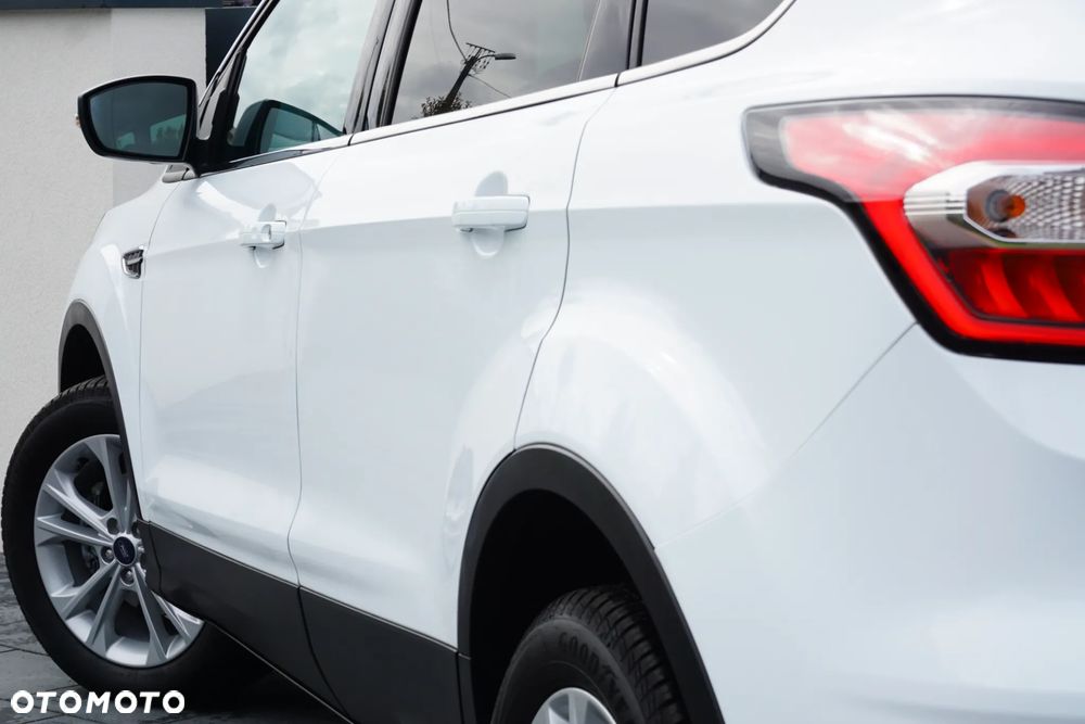 Ford Kuga 1.5 EcoBoost 2x4 Titanium - 15