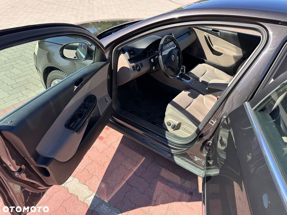 Volkswagen Passat - 12
