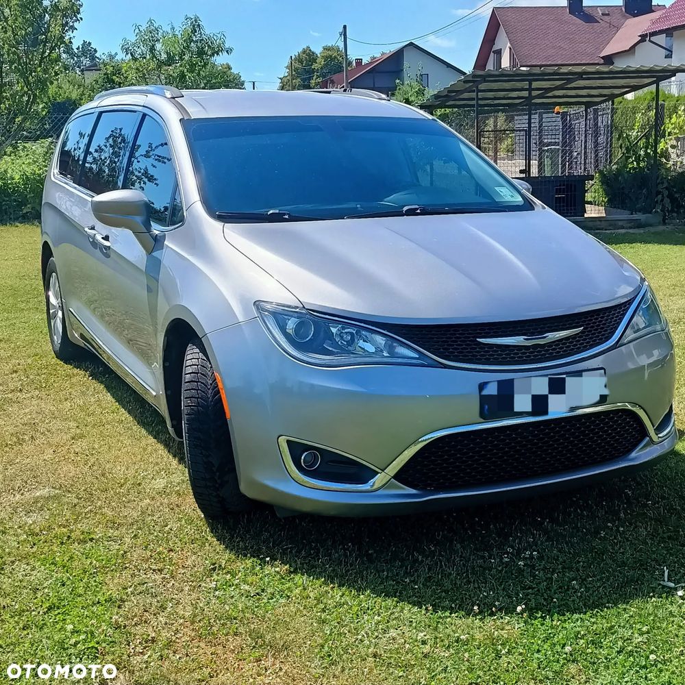 Chrysler Pacifica - 2