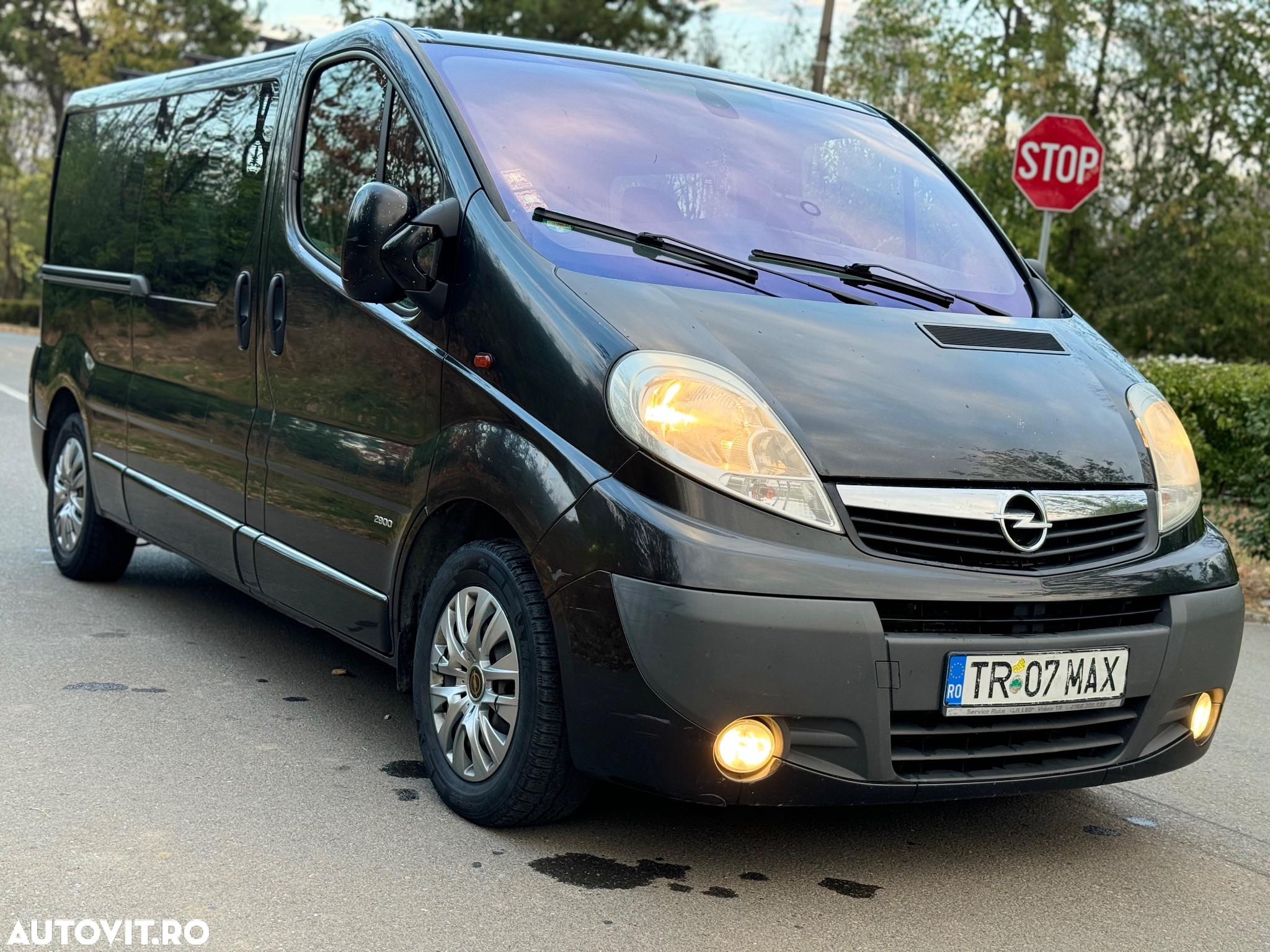 Opel Vivaro 2.5 CDTI L2H1 Life Cosmo - 30
