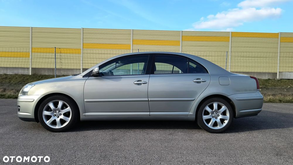 Toyota Avensis - 2