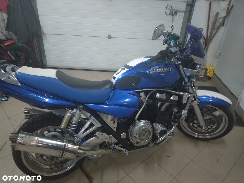 Suzuki GSX - 2