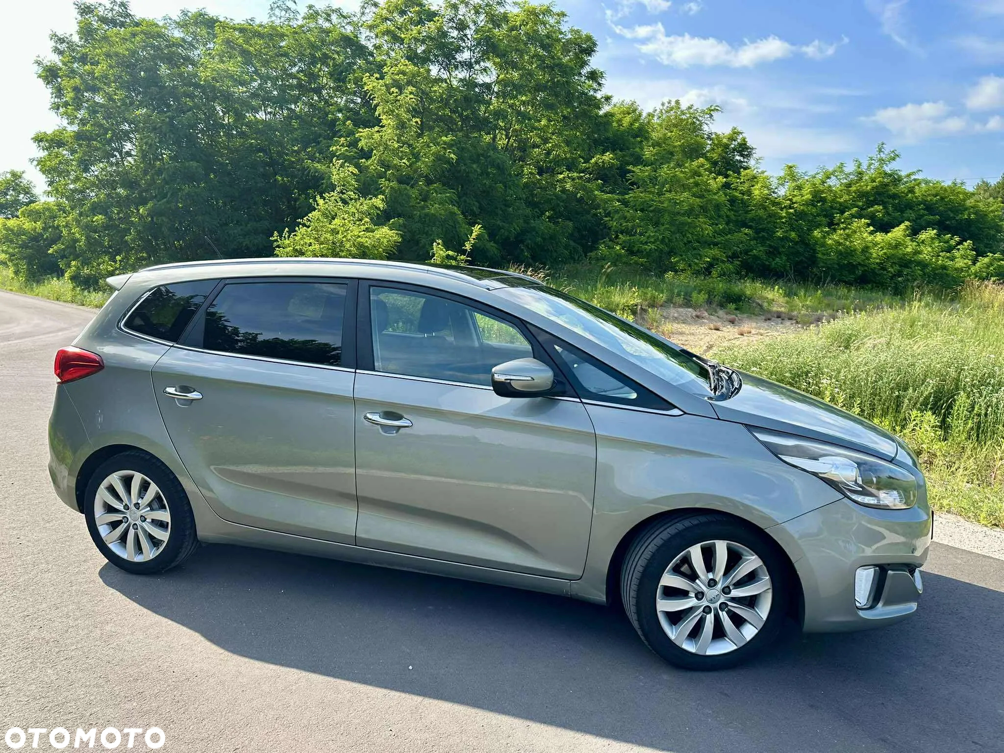 Kia Carens - 14