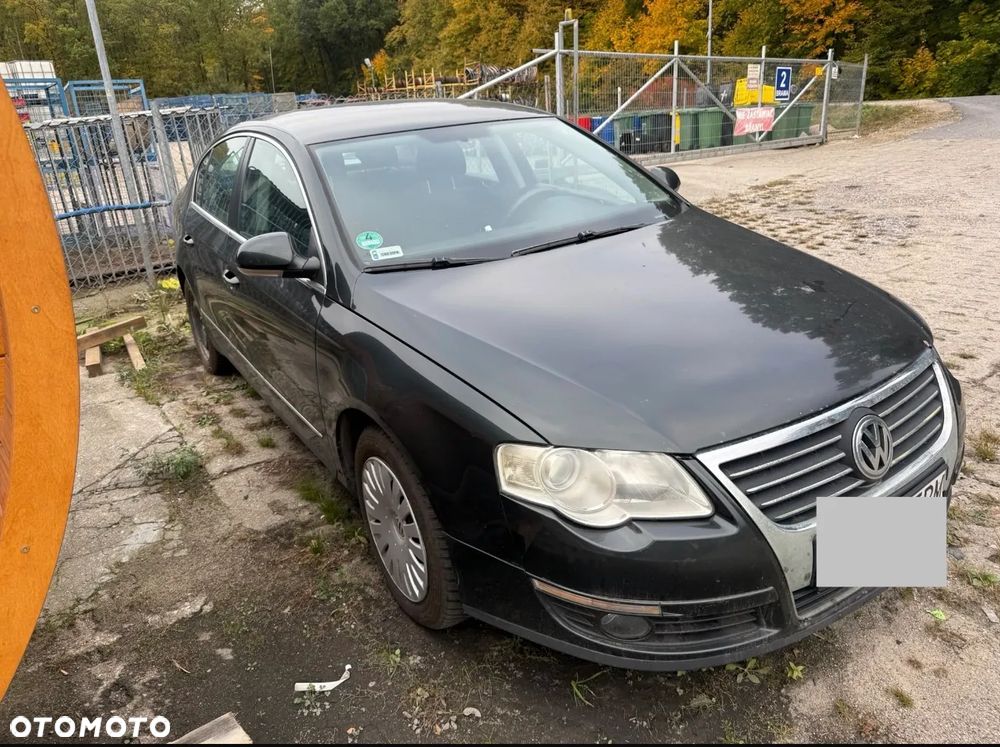 Volkswagen Passat - 1