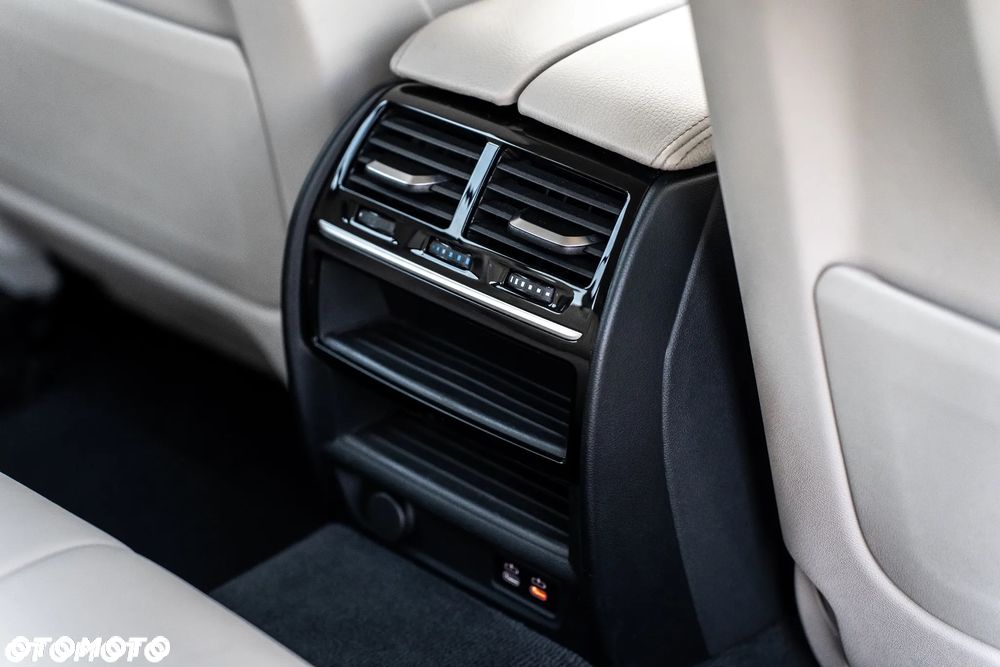 BMW Seria 5 520d Luxury Line - 11
