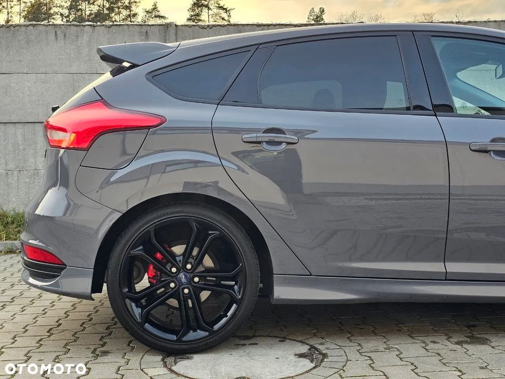 Ford Focus ST - 16