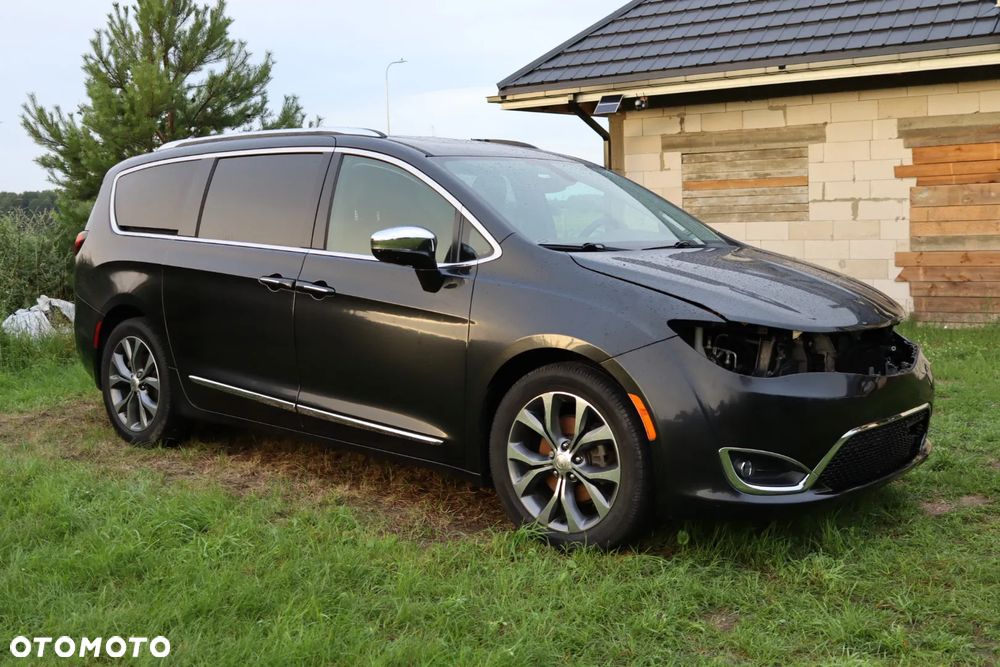 Chrysler Pacifica - 8