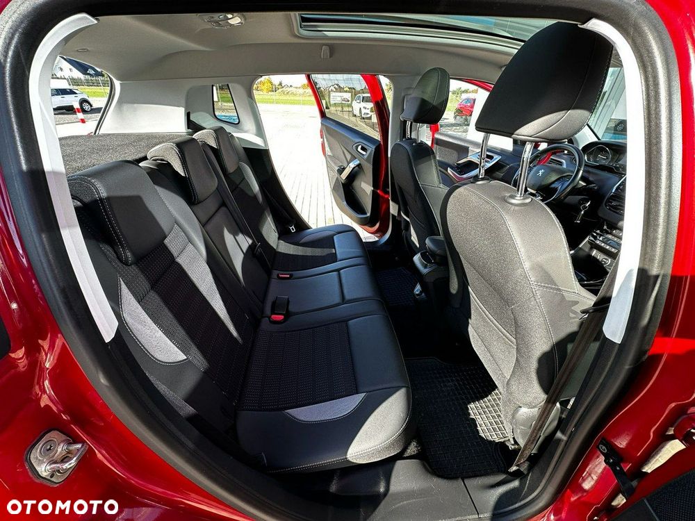 Peugeot 2008 1.2 Pure Tech Allure S&S - 15