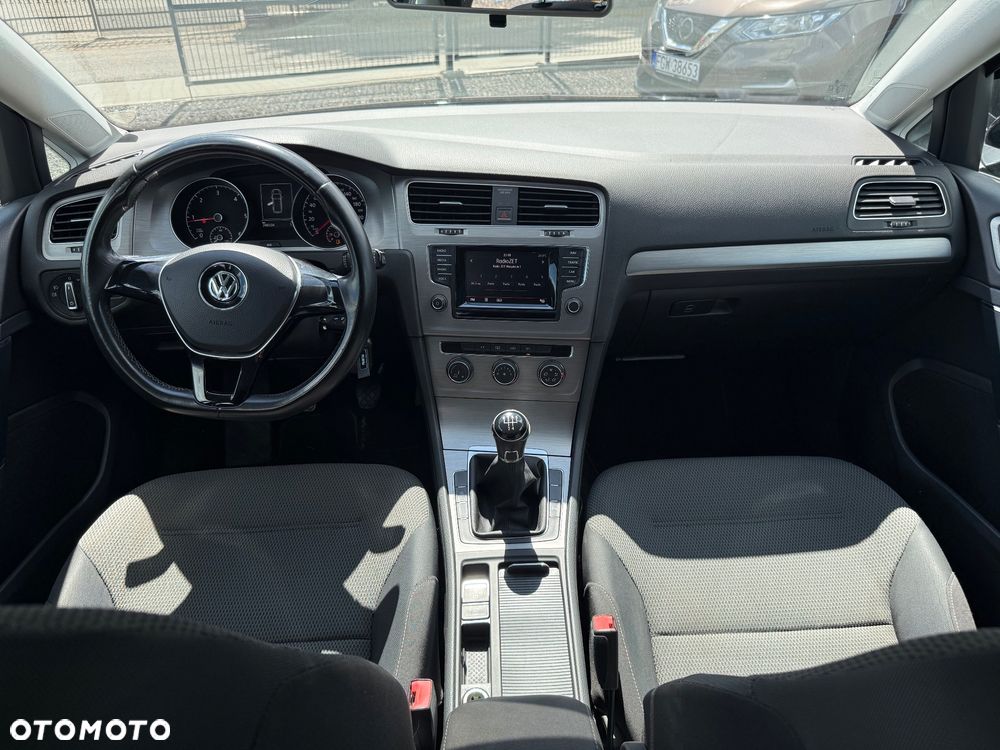 Volkswagen Golf - 22