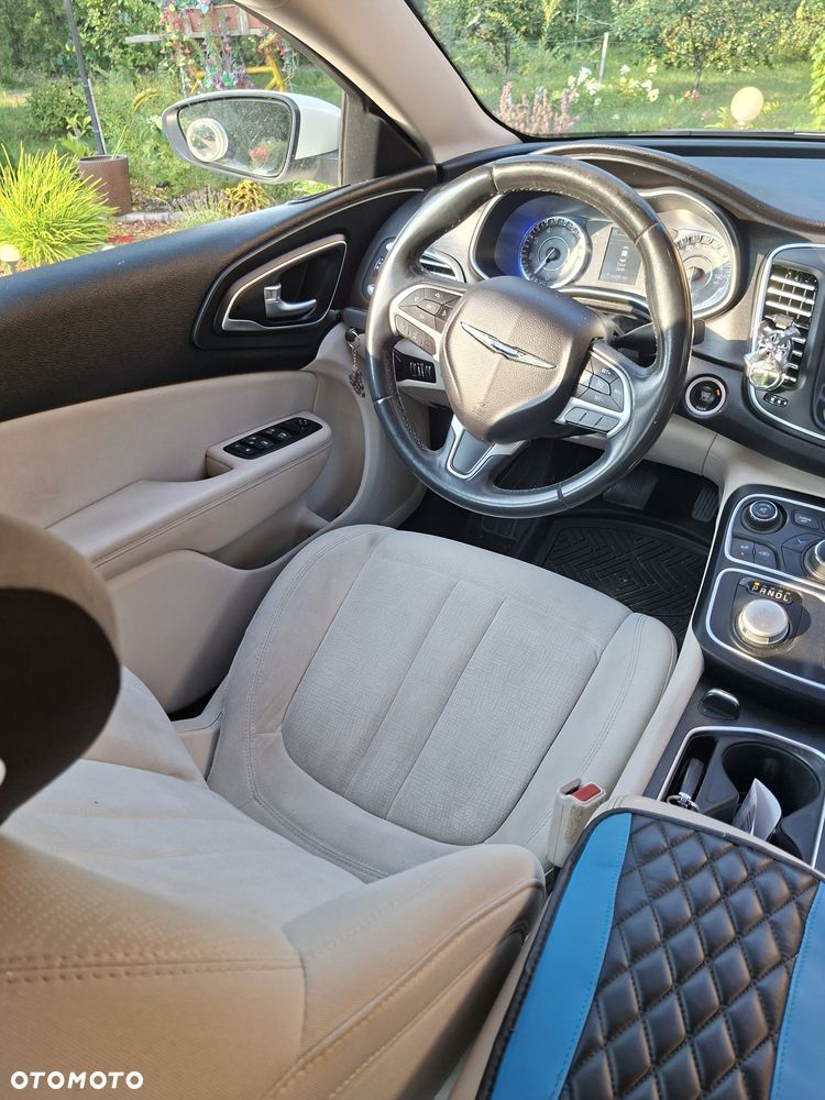 Chrysler 200 - 5