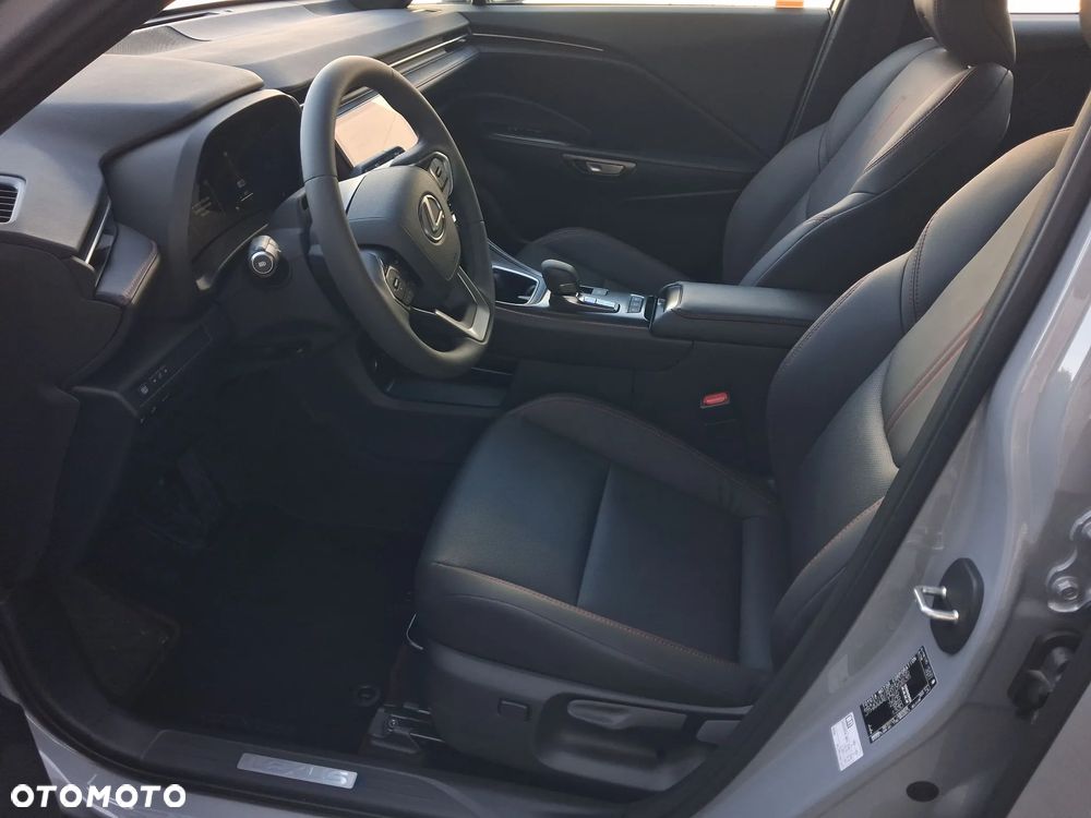 Lexus LBX - 14