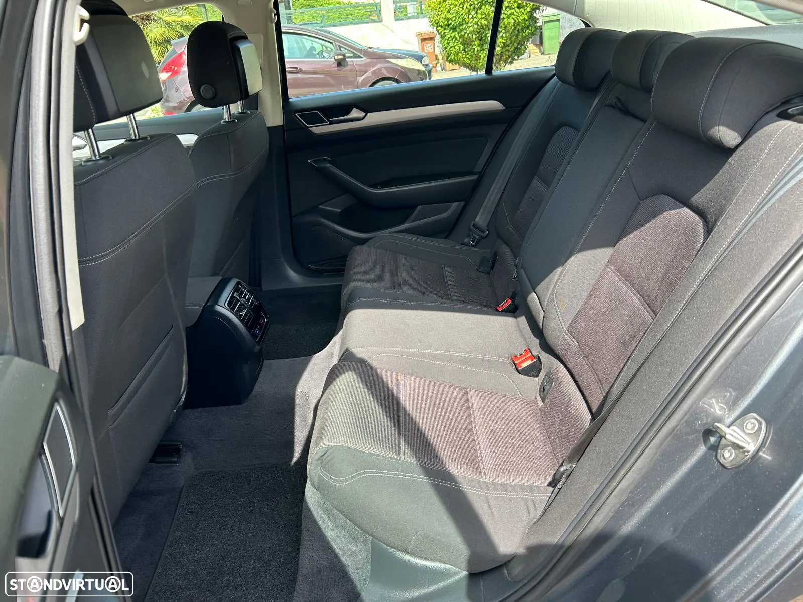 VW Passat 1.6 TDI Confortline DSG - 25