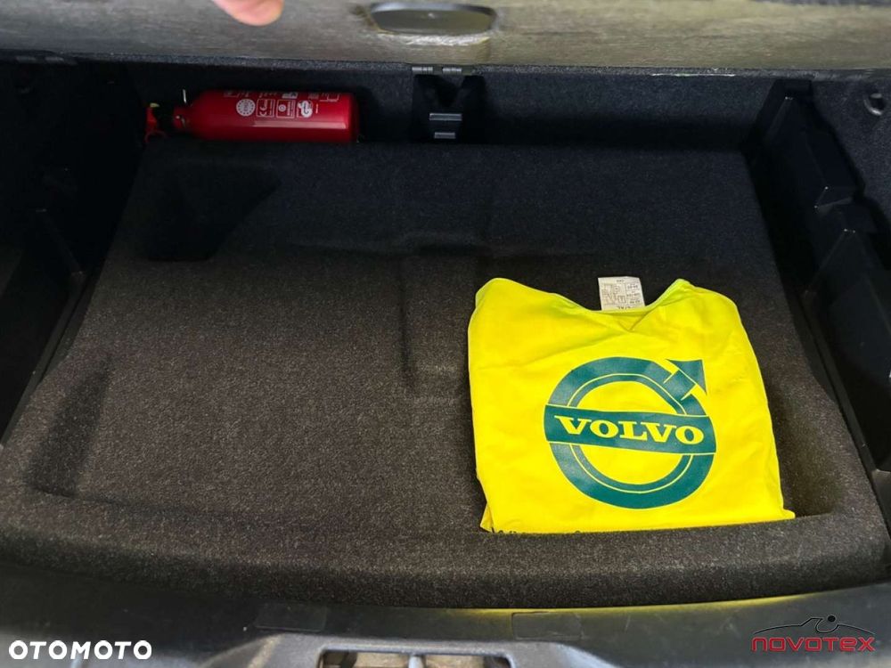 Volvo V40 T4 Momentum - 22