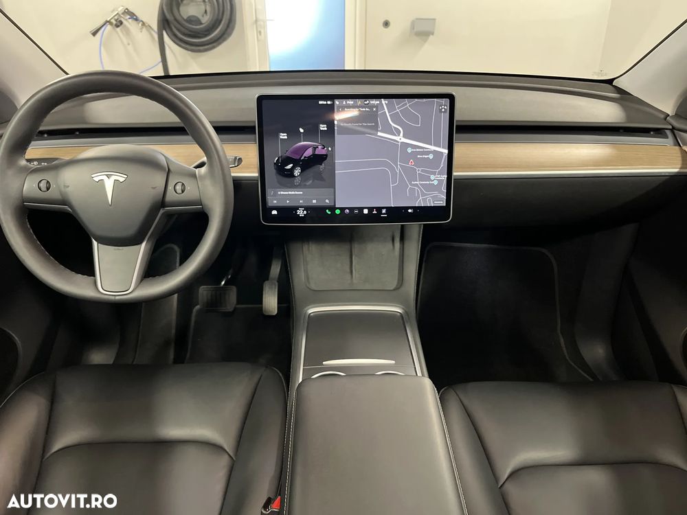 Tesla Model Y - 23