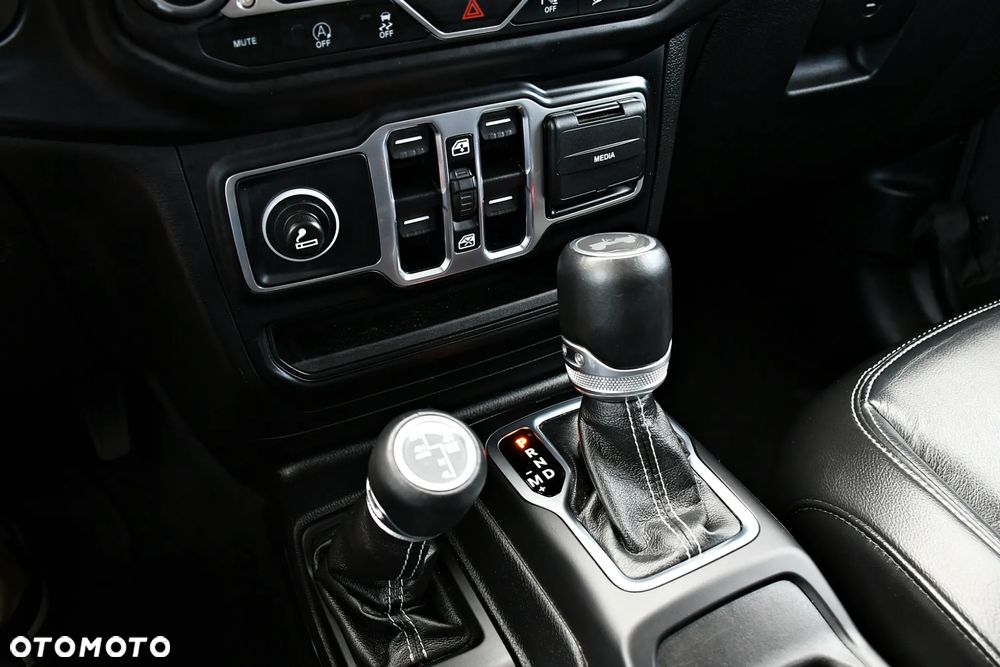 Jeep Wrangler Unlimited GME 2.0 Turbo Sahara - 26