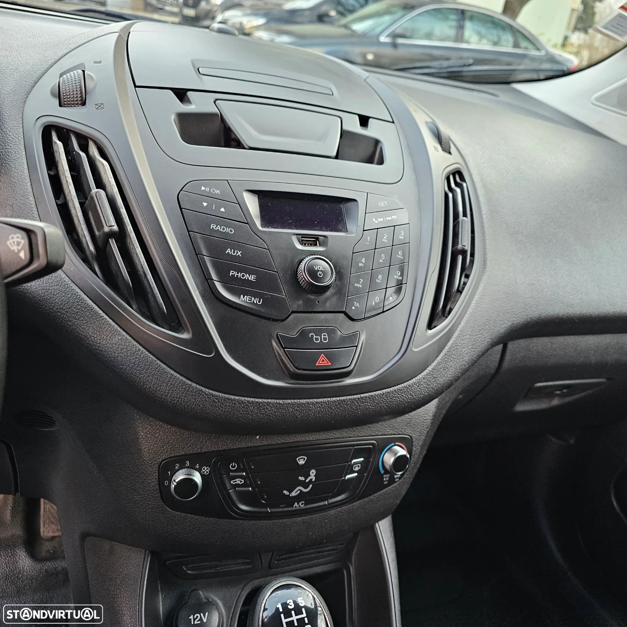 Ford Transit Courier - 14