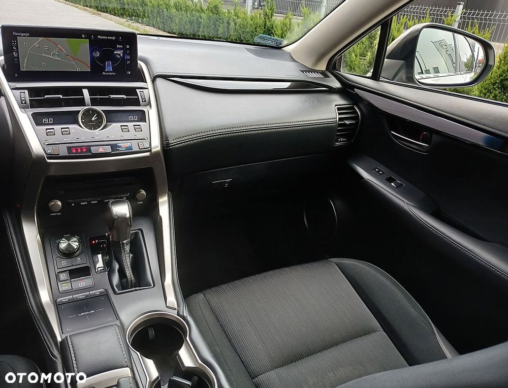 Lexus NX 300h Business Edition AWD - 24