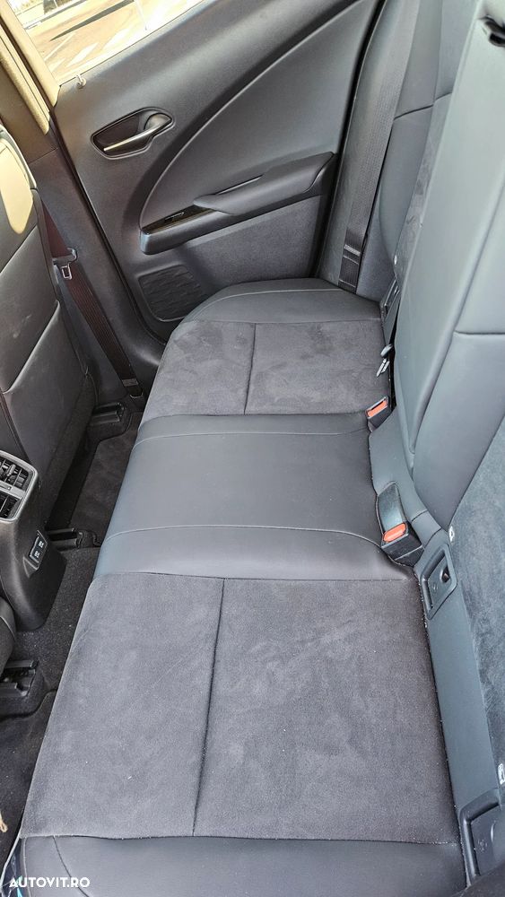 Lexus UX 250h 2.0L HEV 20H- (178 HP) 4X4 CVT F Sport - 9