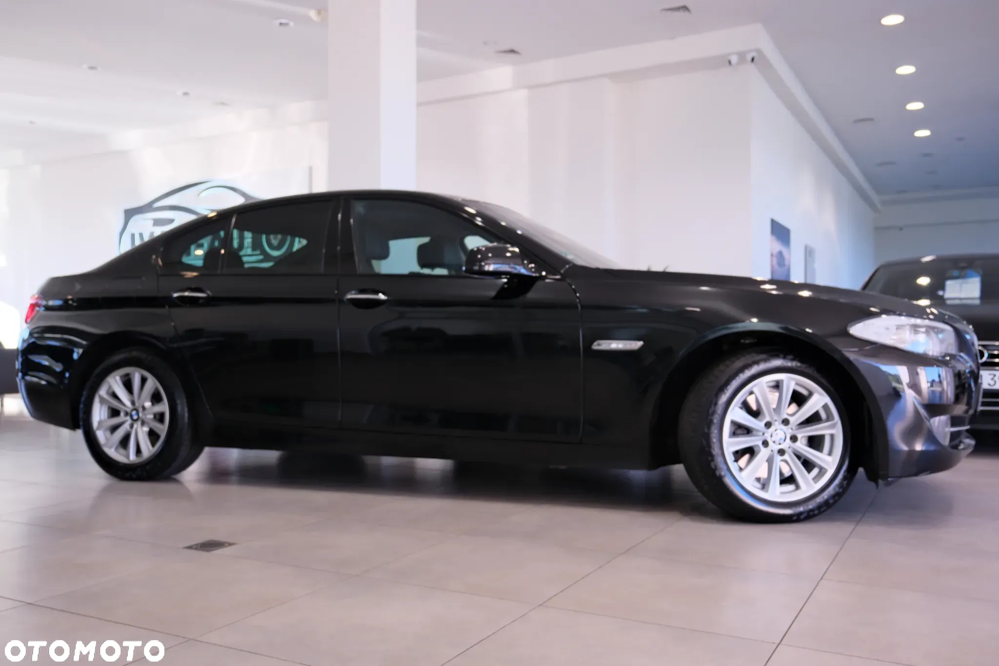 BMW Seria 5 523i - 4