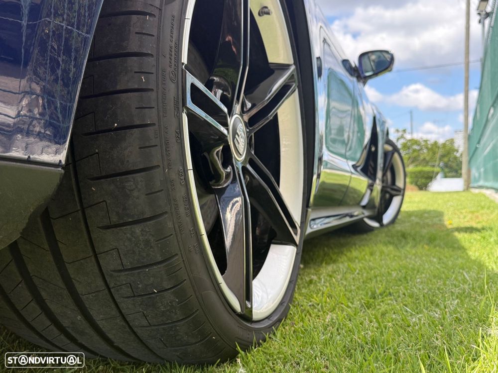 Porsche Taycan - 38