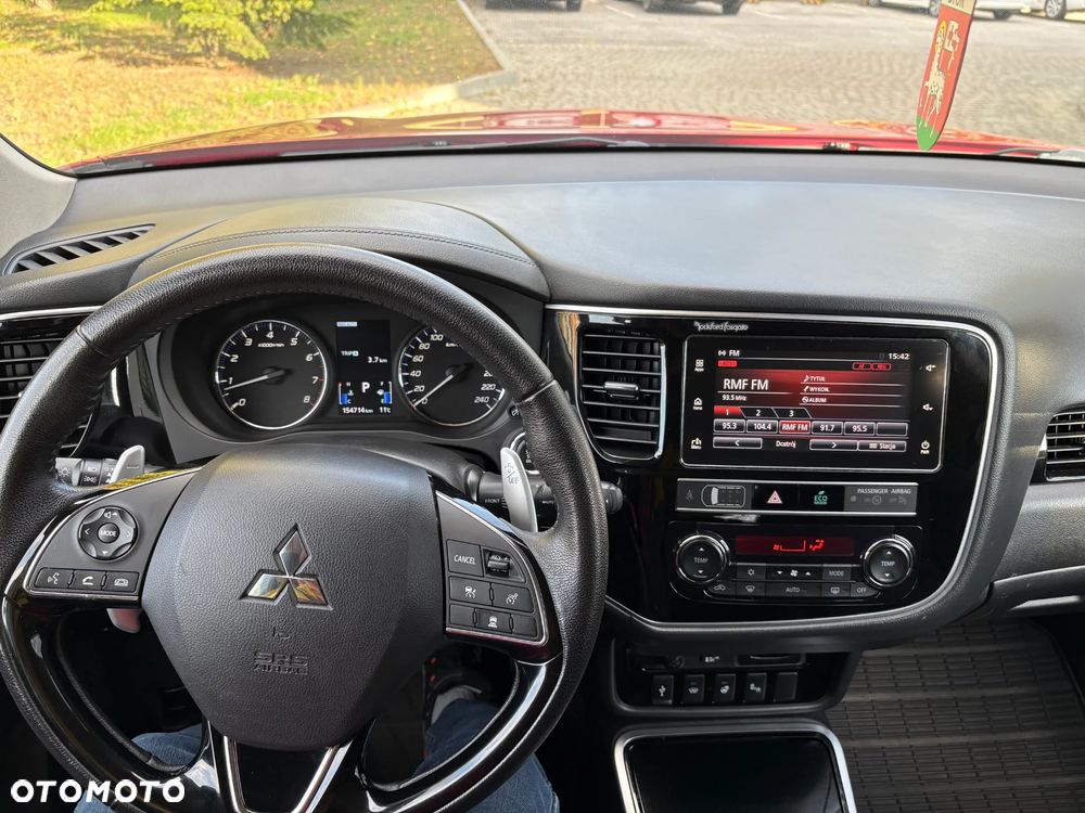 Mitsubishi Outlander 2.0 Instyle + 4WD CVT - 8