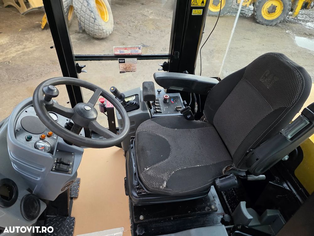Caterpillar Cat CS-533 cilindru compactor terasament 13 tone hamm ammamn bomag - 9