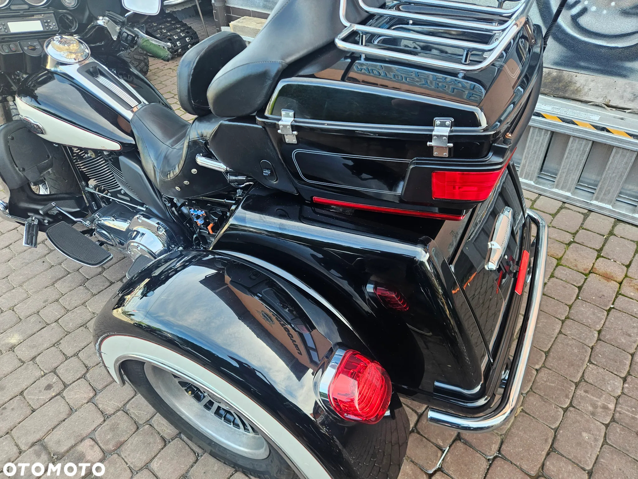 Harley-Davidson FLH Electra Glide - 16