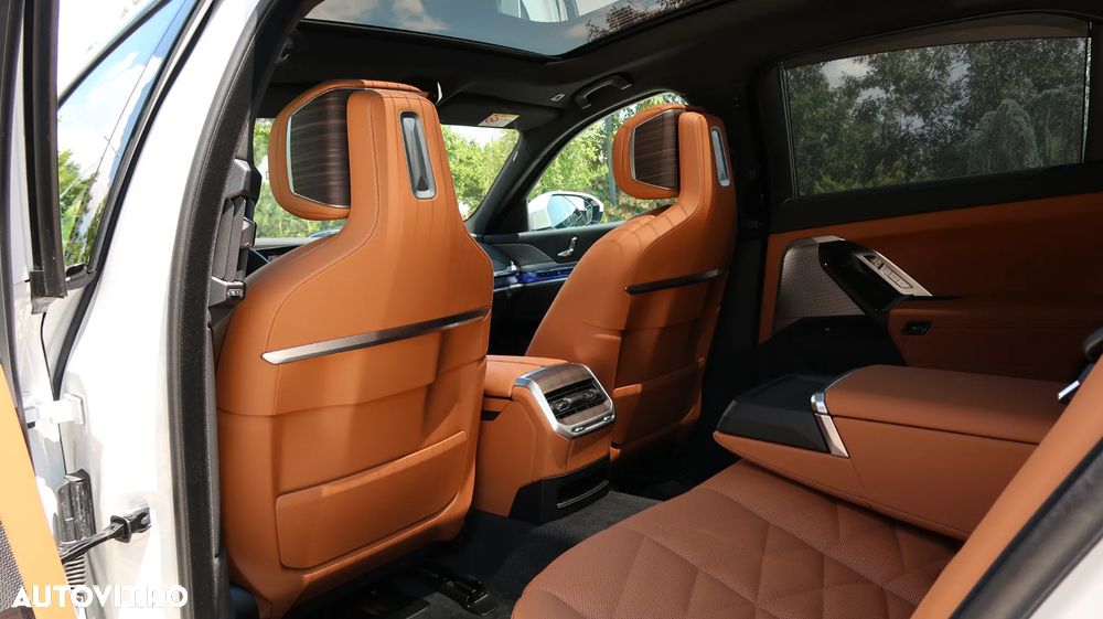 BMW Seria 7 740d xDrive MHEV - 16