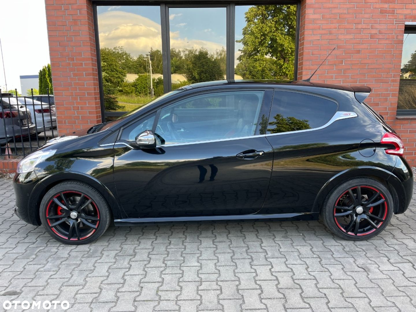 Peugeot 208 GTI 200 THP - 32