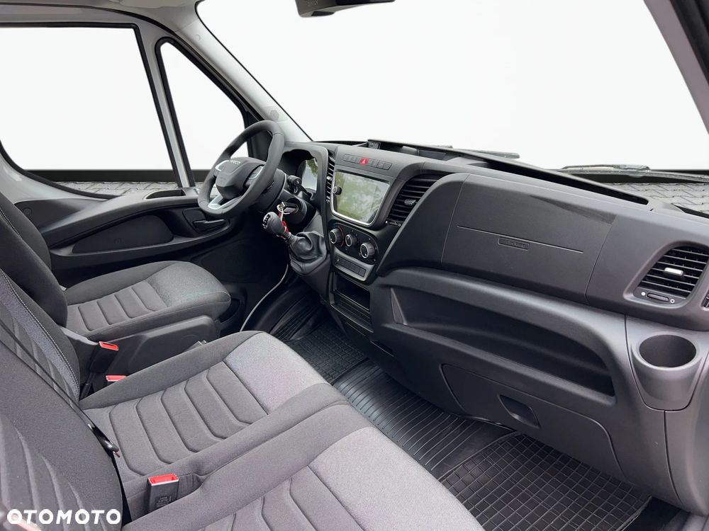 Iveco Daily 35C18H 3.0 Diesel 180KM Kontener + Winda dostępny "od ręki" - 13