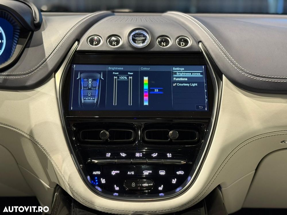 Aston Martin DBX - 28