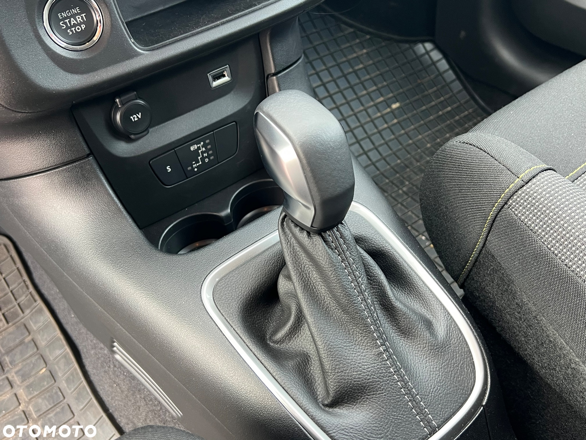 Citroën C3 1.2 PureTech Max EAT6 - 19