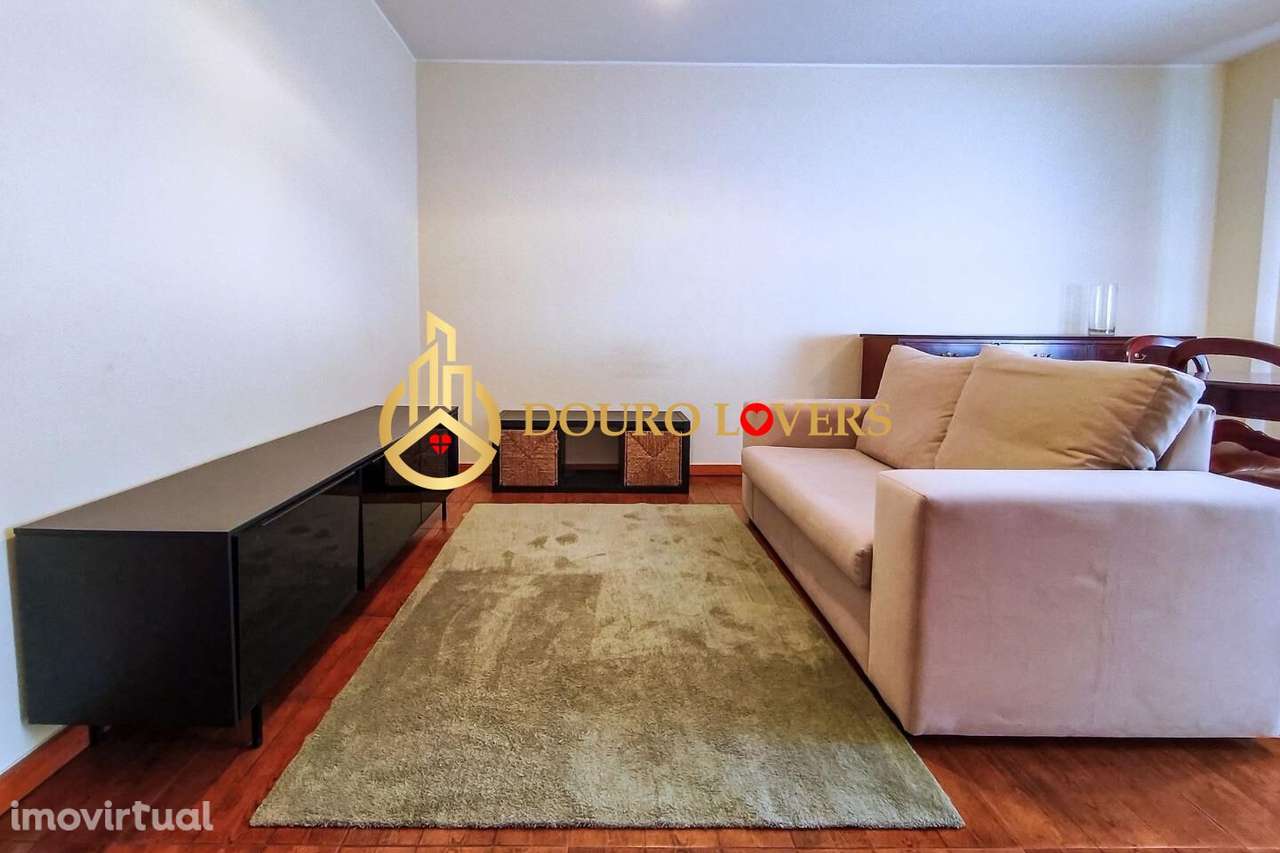 T2 c/ varanda junto ao Polo Universitário e Hospital S. João - Grande imagem: 3/27