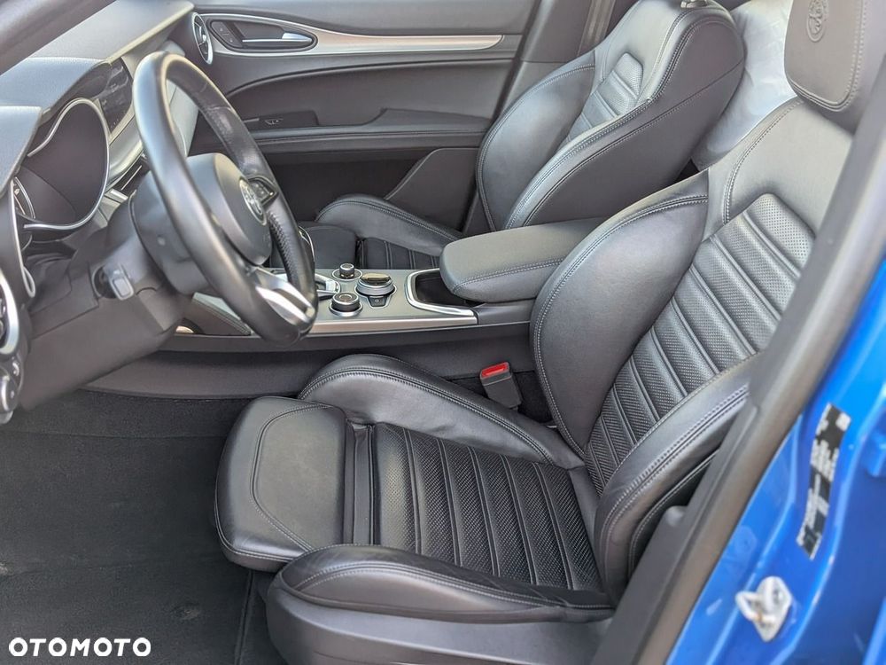 Alfa Romeo Stelvio - 11