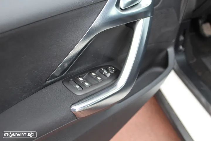 Peugeot 2008 1.2 PureTech Allure - 20