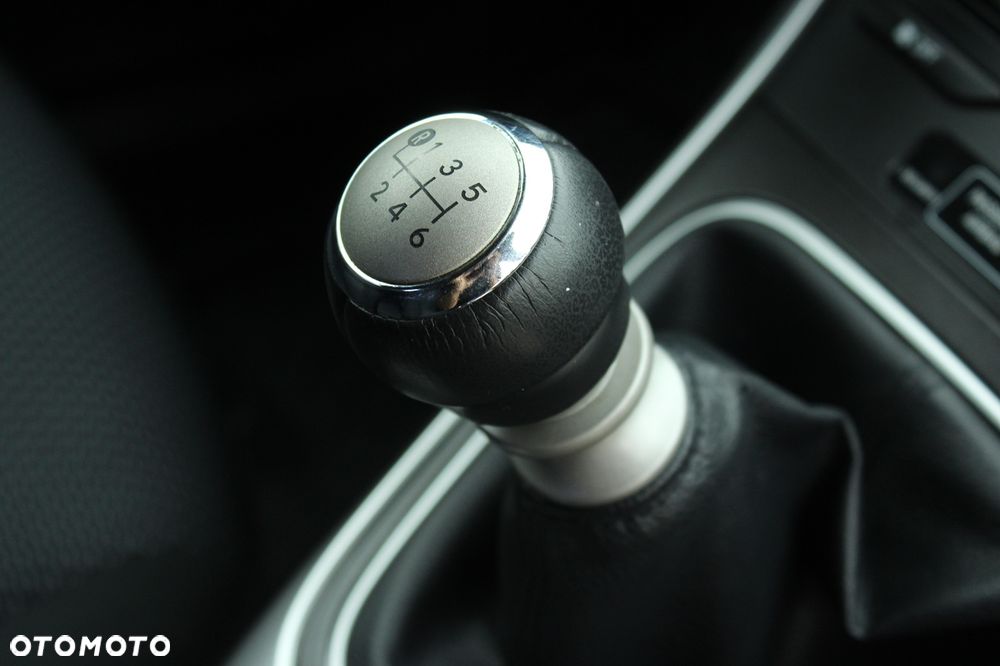 Toyota Auris 1.6 Executive - 27