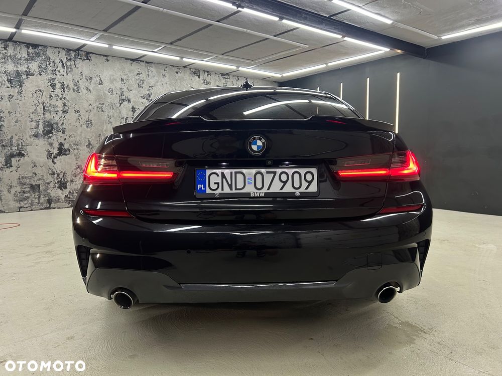 BMW Seria 3 330i M Sport - 14