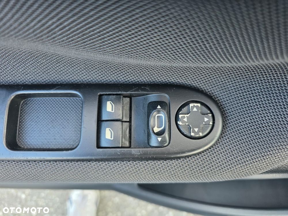 Peugeot 207 CC 1.6 Sport - 11