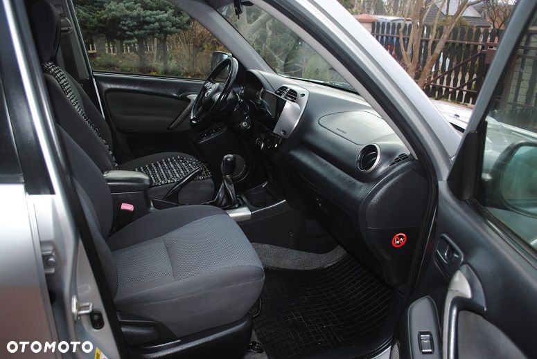 Toyota RAV4 2.0 D-4D 4x4 - 11