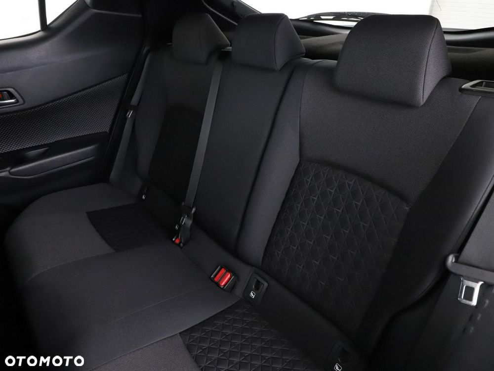 Toyota C-HR 2.0 Hybrid Executive - 18