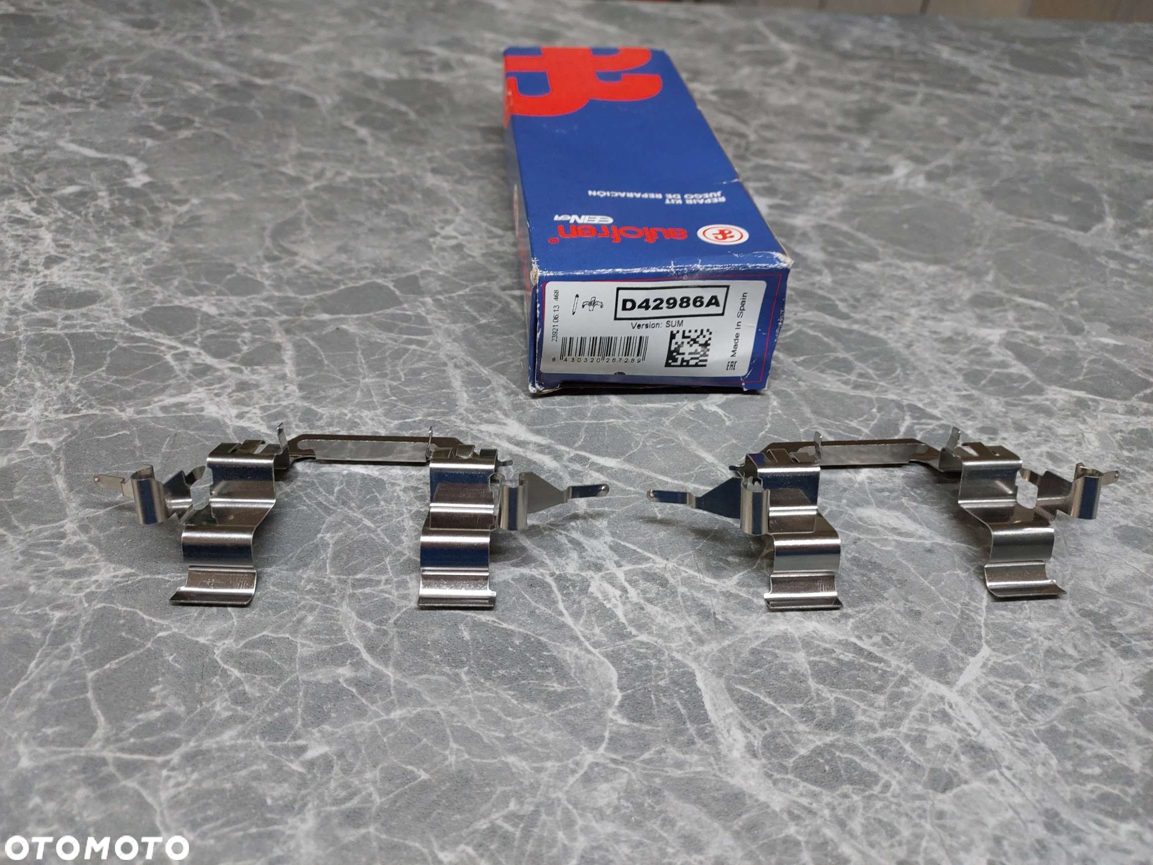 Zestaw montażowy klocka hamulcowego przód  INFINITI G; NISSAN NP300 NAVARA, PATHFINDER III; RENAULT KOLEOS I 2.0D-4.0 01.05- - 1