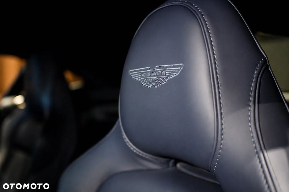 Aston Martin Vantage - 13