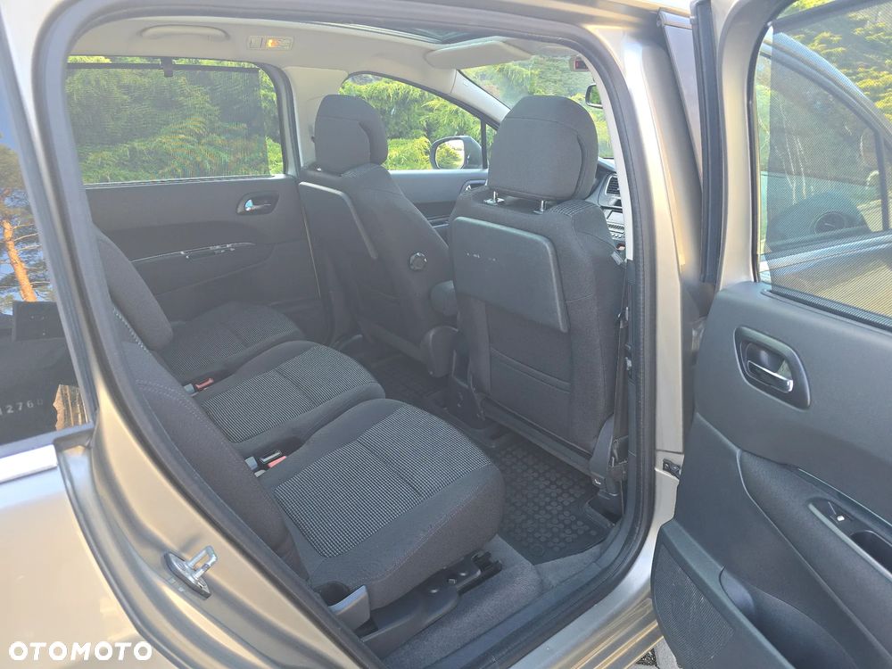 Peugeot 5008 - 24