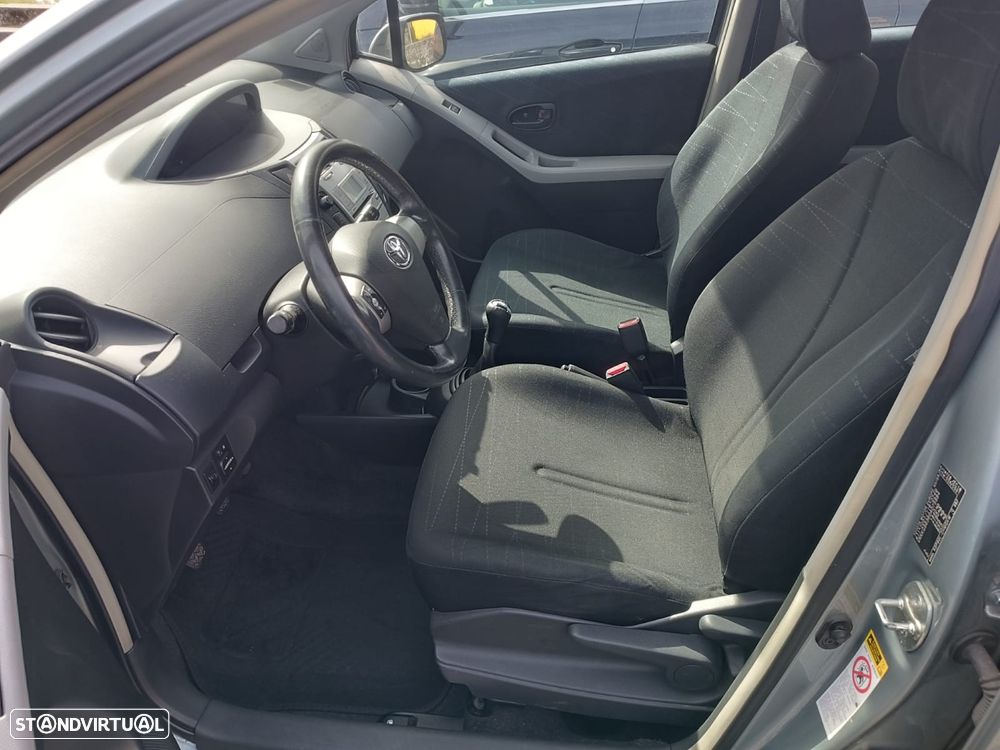 Toyota Yaris 1.0 VVT-i AC - 9