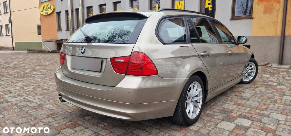 BMW Seria 3 320d DPF Edition Sport - 28