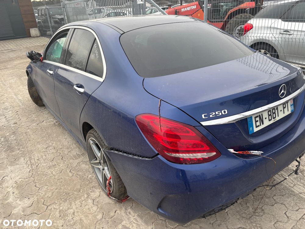Mercedes-Benz Klasa C 250 d 4Matic 9G-TRONIC AMG Line - 2