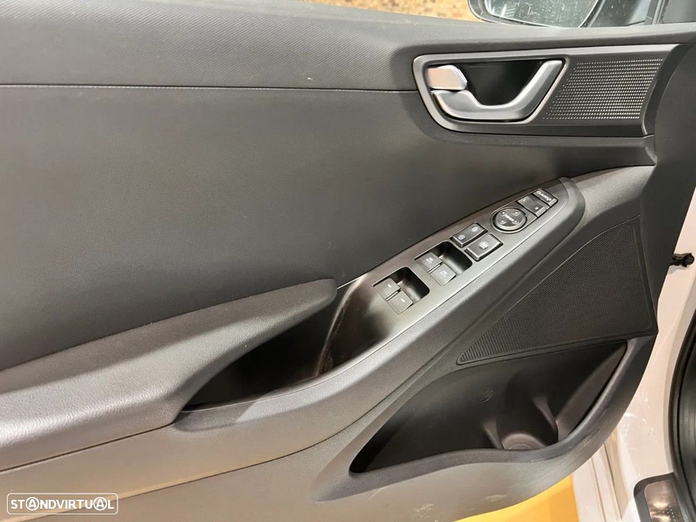 Hyundai IONIQ 1.6 GDI PHEV — fotografia 7