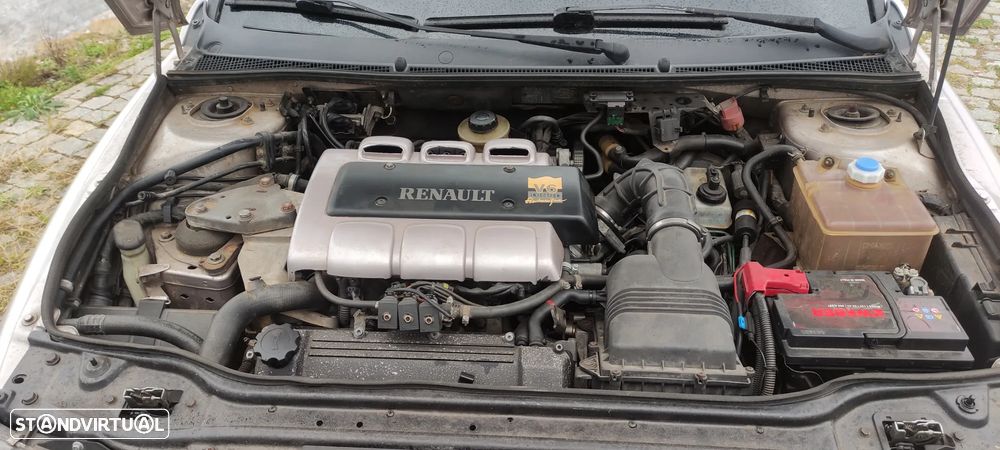 Renault Laguna 3.0 i V6 Baccara - 2